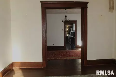 Entry Way - 714 S Main St, Kewanee, IL 61443 photo 1 of 4