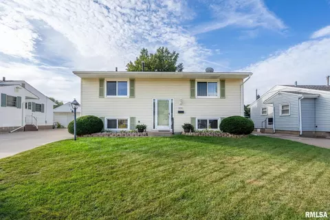 5000 44th Ave, Moline, IL 61265