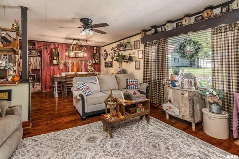 2815 Jones St, Eldorado, IL 62930 photo 6
