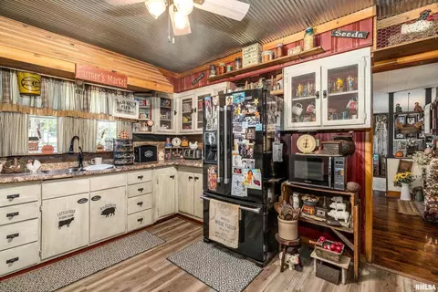 2815 Jones St, Eldorado, IL 62930 photo 12