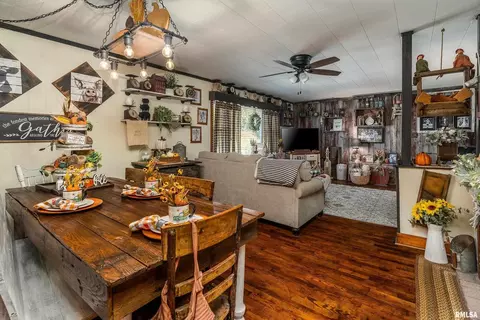 2815 Jones St, Eldorado, IL 62930 photo 5