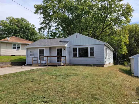 1313 Harrison Dr, Clinton, IA 52732