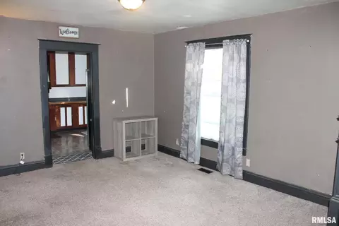 Living - 422 Ross St, Kewanee, IL 61443 photo 1 of 1