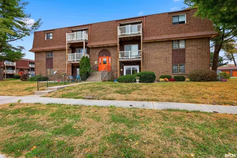 1249 48th Ave #18, East Moline, IL 61244