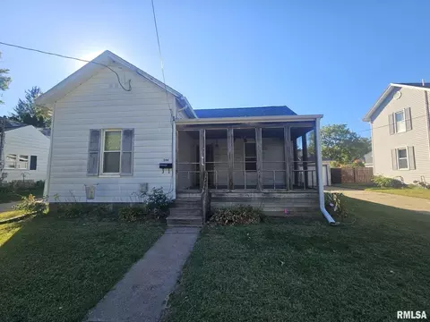 208 Fletcher Ave, Muscatine, IA 52761