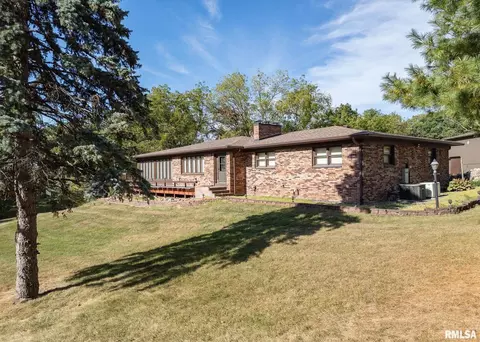 159 Deer Park Dr, Geneseo, IL 61254