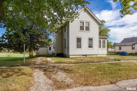 322 W Lincoln St, Walcott, IA 52773