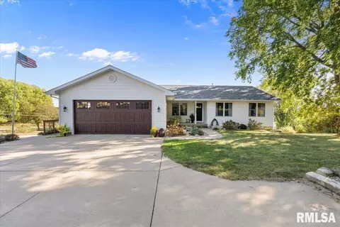 124 Riverview Heights Dr, Le Claire, IA 52753