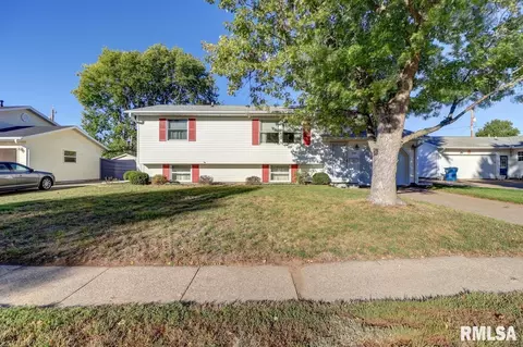 1439 Woods Ave, Camanche, IA 52730