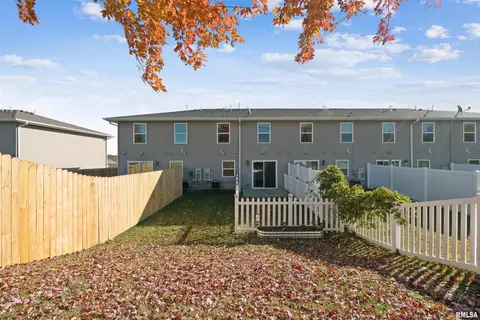 Exterior - 1992 Golden Eagle Dr, Dubuque, IA 52001 photo 3 of 3