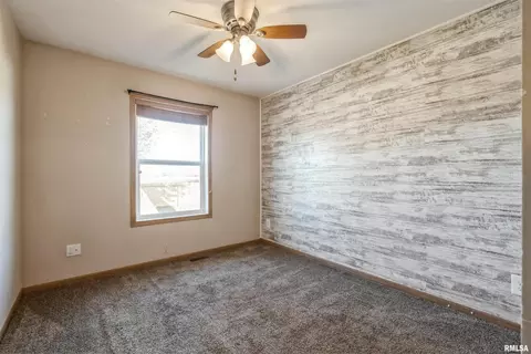 Bedroom - 1992 Golden Eagle Dr, Dubuque, IA 52001 photo 4 of 4