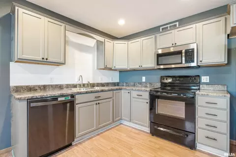 Kitchen - 1992 Golden Eagle Dr, Dubuque, IA 52001 photo 1 of 1