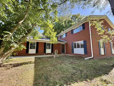 620 N 21st St, East Moline, IL 61244