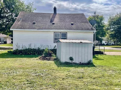 Exterior - 403 E Chestnut St, Geneseo, IL 61254 photo 4 of 5
