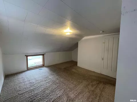 Bedroom - 403 E Chestnut St, Geneseo, IL 61254 photo 3 of 6