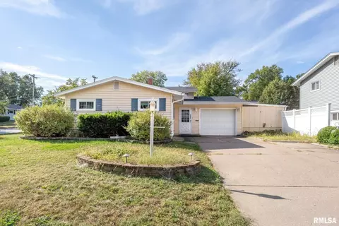 405 Westerfield Rd, Davenport, IA 52806