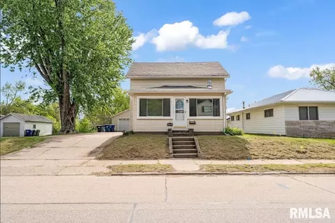 2823 N 3rd St, Clinton, IA 52732