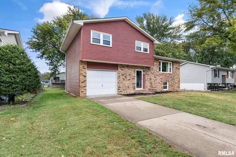 1139 Calvin St, Davenport, IA 52804
