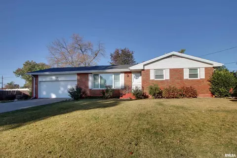 1205 Daniel Ct, Quincy, IL 62305