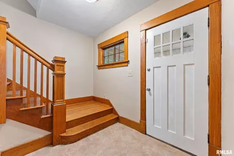 2021 13th St, Moline, IL 61265 photo 4