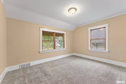 2021 13th St, Moline, IL 61265 photo 14