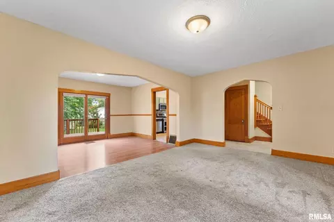 2021 13th St, Moline, IL 61265 photo 5
