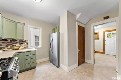 2021 13th St, Moline, IL 61265 photo 9