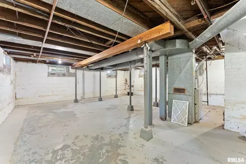 2021 13th St, Moline, IL 61265 photo 17