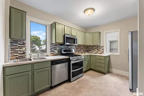 2021 13th St, Moline, IL 61265 photo 7