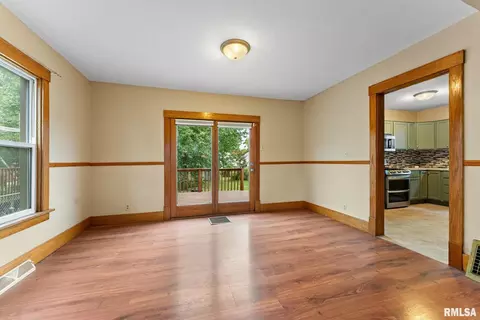 2021 13th St, Moline, IL 61265 photo 10