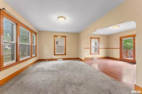 2021 13th St, Moline, IL 61265 photo 6