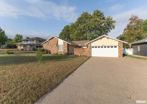 1417 2nd Ave, Camanche, IA 52730