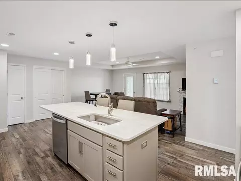 440 E Franklin St #202, Eldridge, IA 52748 photo 6