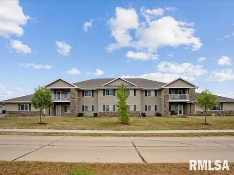 440 E Franklin St #202, Eldridge, IA 52748