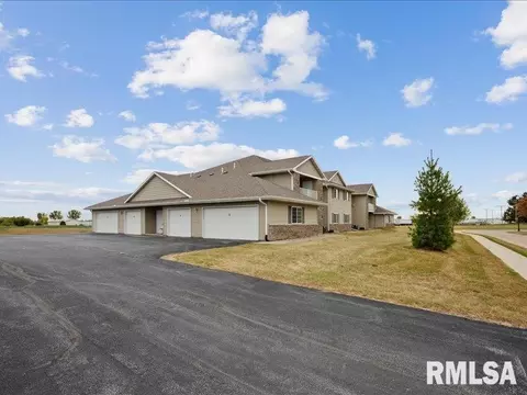 440 E Franklin St #202, Eldridge, IA 52748 photo 2