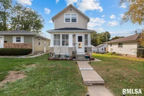 2427 32nd St, Moline, IL 61265