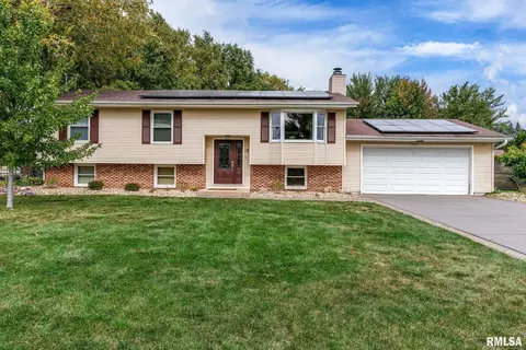 2 Kimberly Dr, Coal Valley, IL 61240