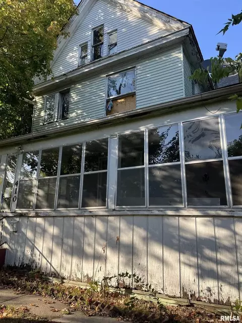 410 W 8th St, Davenport, IA 52803