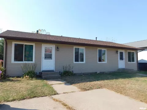 737 9th St, Colona, IL 61241