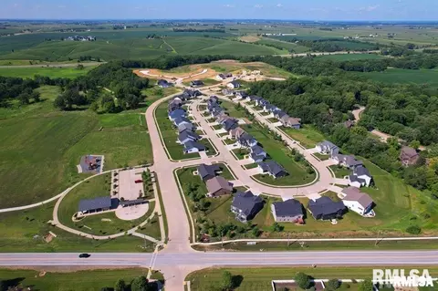 7169 Spring Creek Dr, Bettendorf, IA 52722