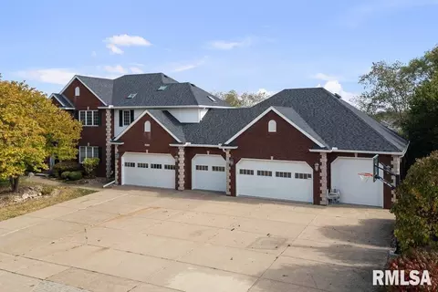 2924 E 45th Ct, Davenport, IA 52807