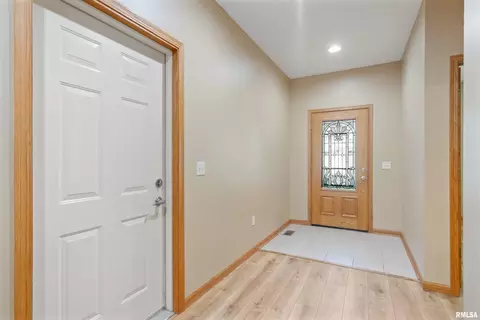 1101 2nd St, Moline, IL 61265 photo 8