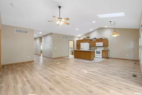 1101 2nd St, Moline, IL 61265 photo 6