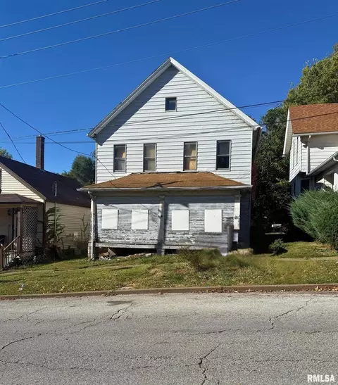 710 Gaines St, Davenport, IA 52802