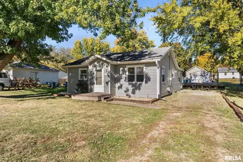 1215 Wisconsin St, Le Claire, IA 52753