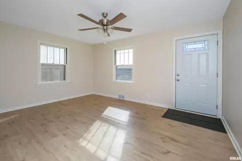 5431 3rd Ave, Moline, IL 61265 photo 8