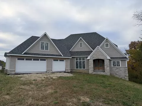 19468 250th Ave, Bettendorf, IA 52722