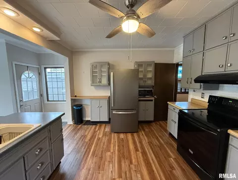 Kitchen - 837 Beach St, Kewanee, IL 61443 photo 1 of 5