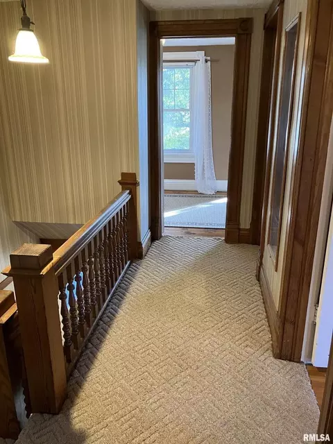 Entry Way - 837 Beach St, Kewanee, IL 61443 photo 6 of 6