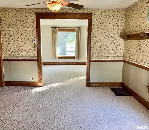 Living - 837 Beach St, Kewanee, IL 61443 photo 5 of 7